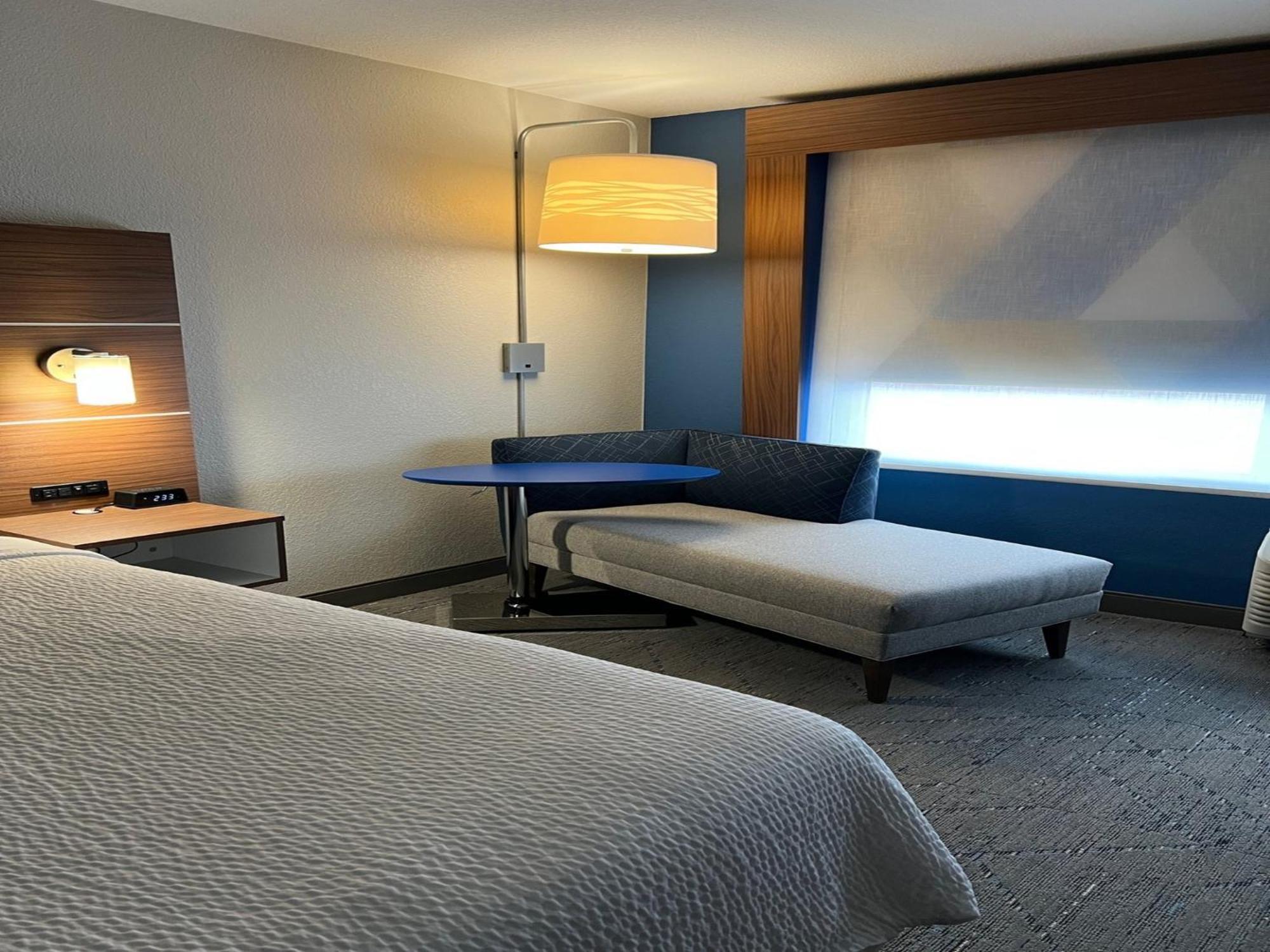 Holiday Inn Express & Suites Moore By Ihg Bagian luar foto