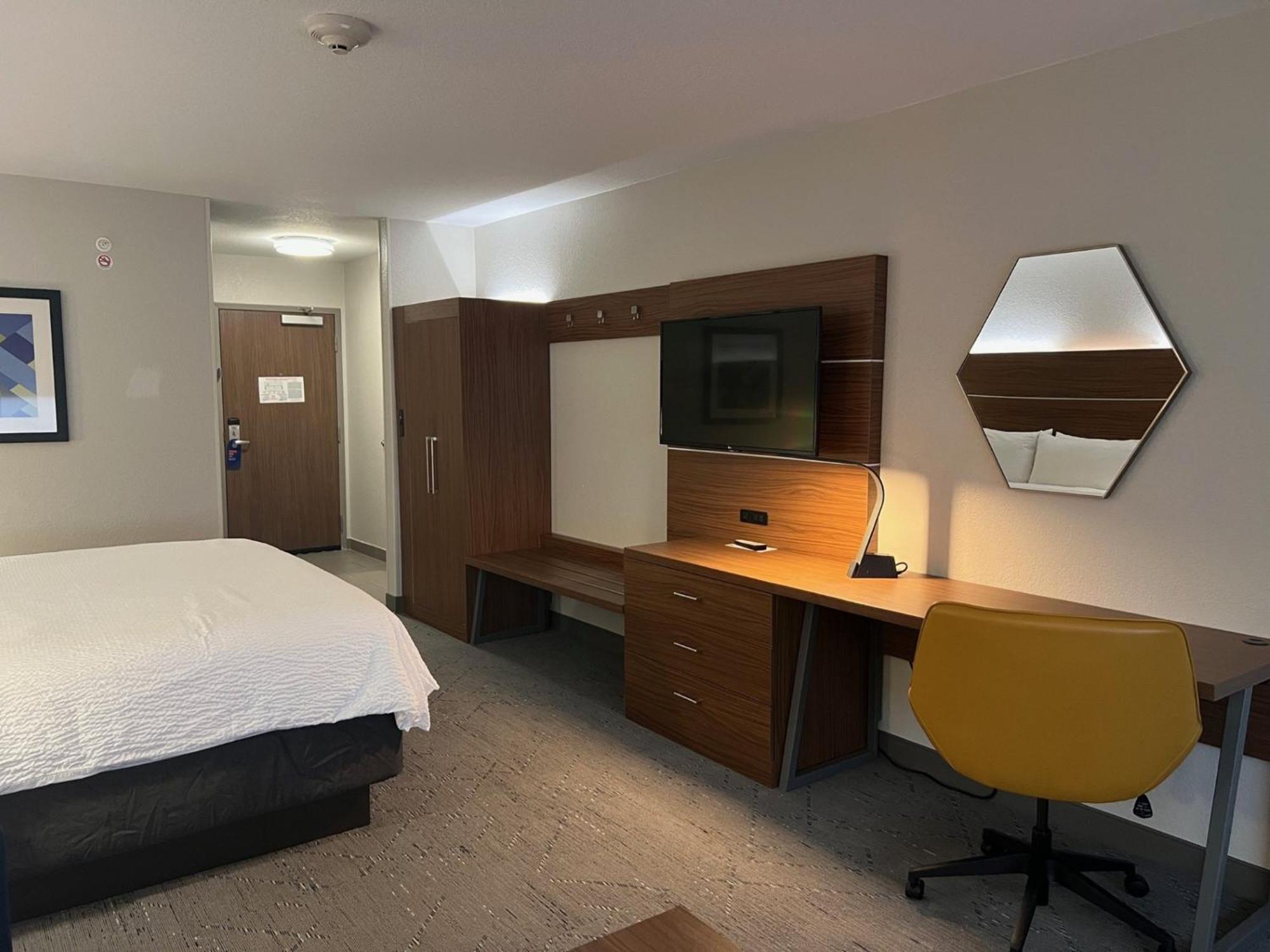 Holiday Inn Express & Suites Moore By Ihg Bagian luar foto