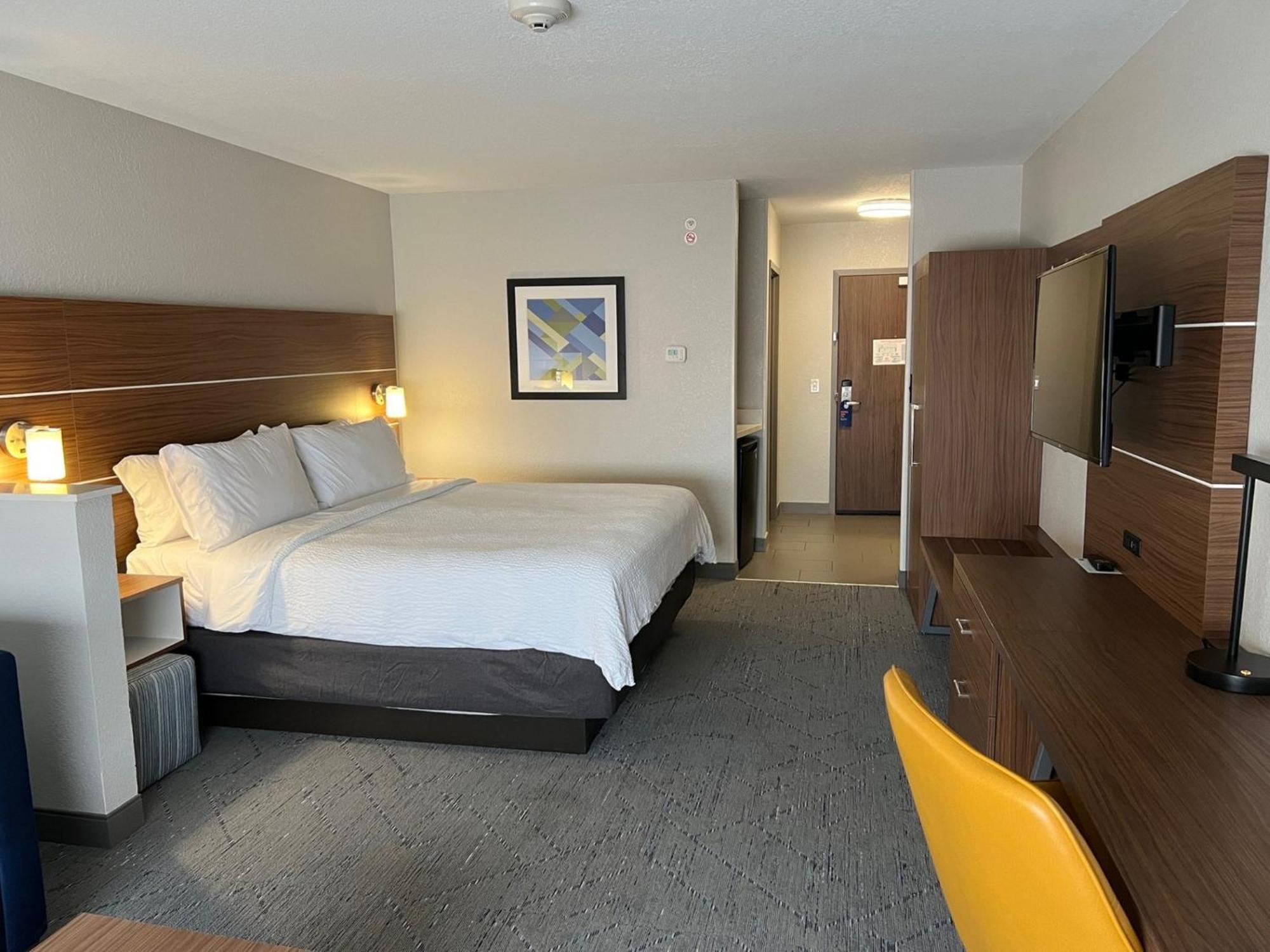 Holiday Inn Express & Suites Moore By Ihg Bagian luar foto