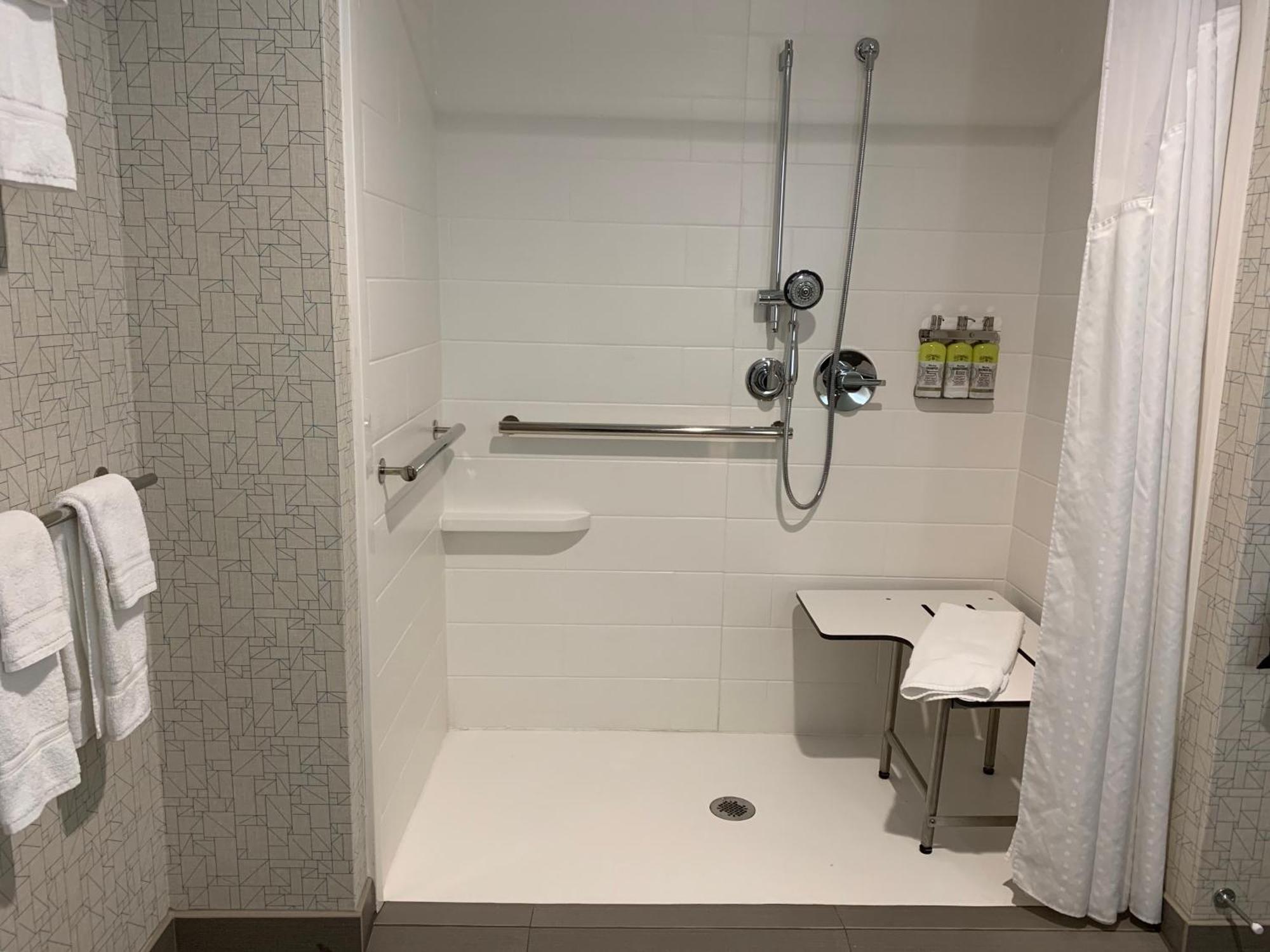 Holiday Inn Express & Suites Moore By Ihg Bagian luar foto